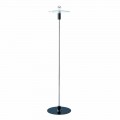 Moderní stojací lampa s chromovanou strukturou a skleněnou deskou Made in Italy - Saturno