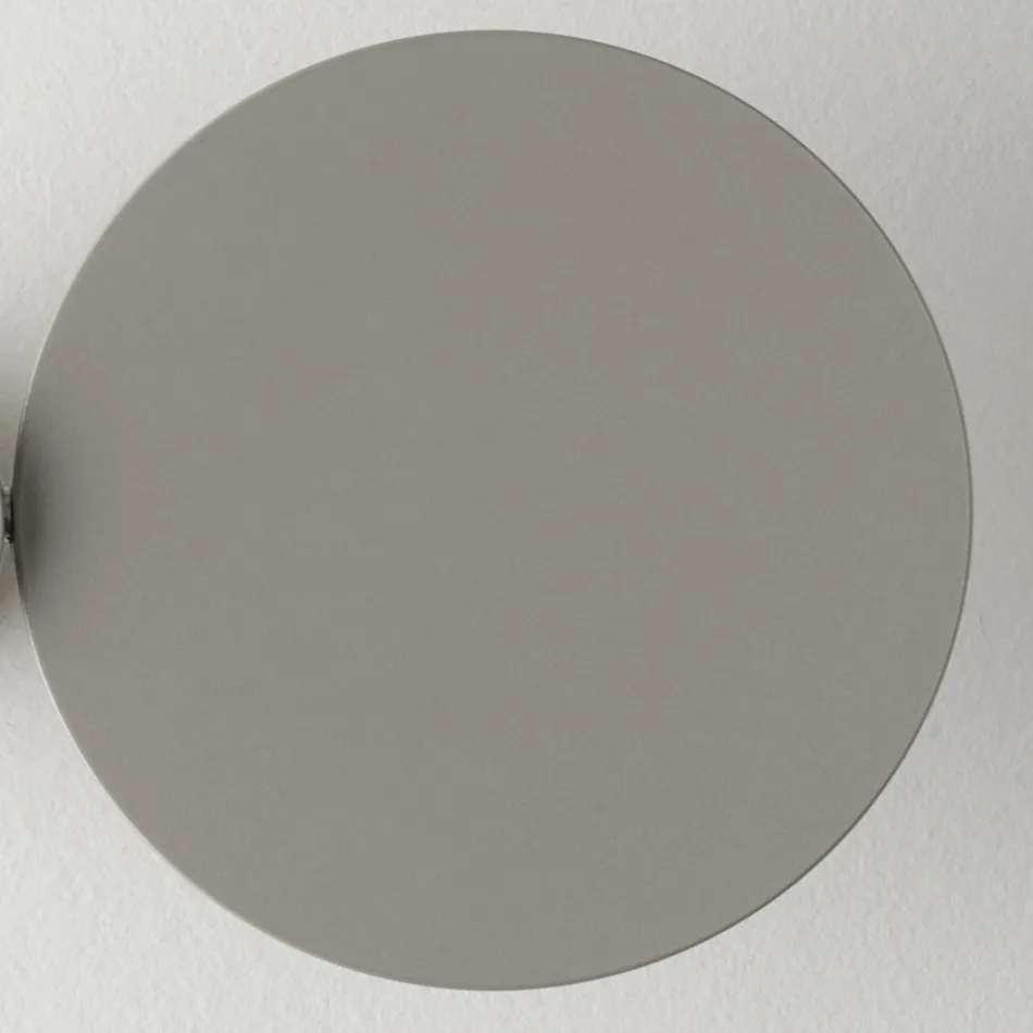 Stojací lampa z kovu s různými povrchovými úpravami vyrobená v Itálii - Lumi Viadurini