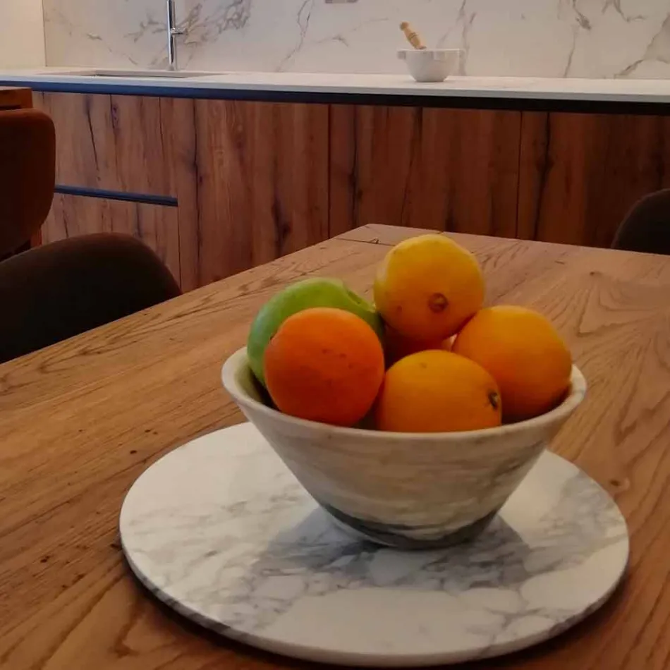 Kulatý servírovací talíř v bílém mramoru Carrara vyrobený v Itálii - Kamil Viadurini