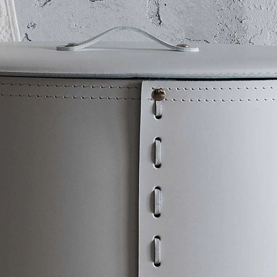 Oválný koš na prádlo v regenerované kůži Riky vyrobené v Itálii Viadurini