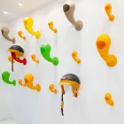 Držák na přilbu nebo barevný nástěnný věšák, 6 kusů - Crazy Head od Myyour Viadurini