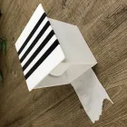 Držák do koupelny v bílém Corianu nebo s černými vložkami v italském designu - Elono Viadurini