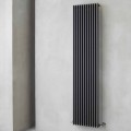 Vertikální hydraulický designový radiátor z barevné oceli do 1515 W - Condor