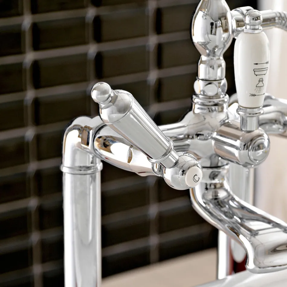 Podlahová vanová baterie s mosaznou ruční sprchou vyrobená v Itálii - Noriana Viadurini