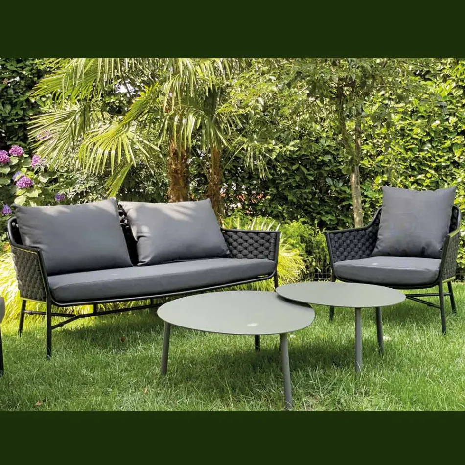 Obývací pokoj sestávající z pohovky, křesel a 2 hliníkových konferenčních stolků - Yuma Viadurini