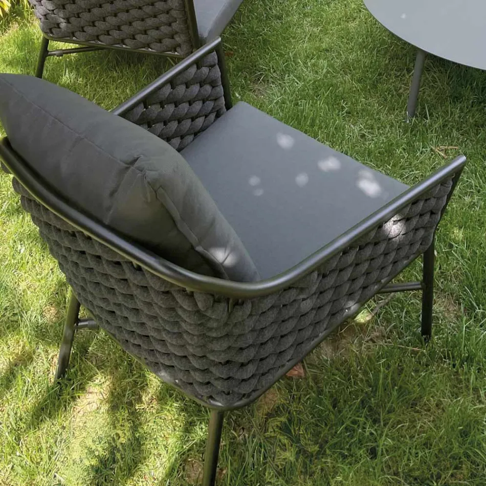 Obývací pokoj skládající se z pohovky, křesel a 2 hliníkových konferenčních stolků - Yuma Viadurini