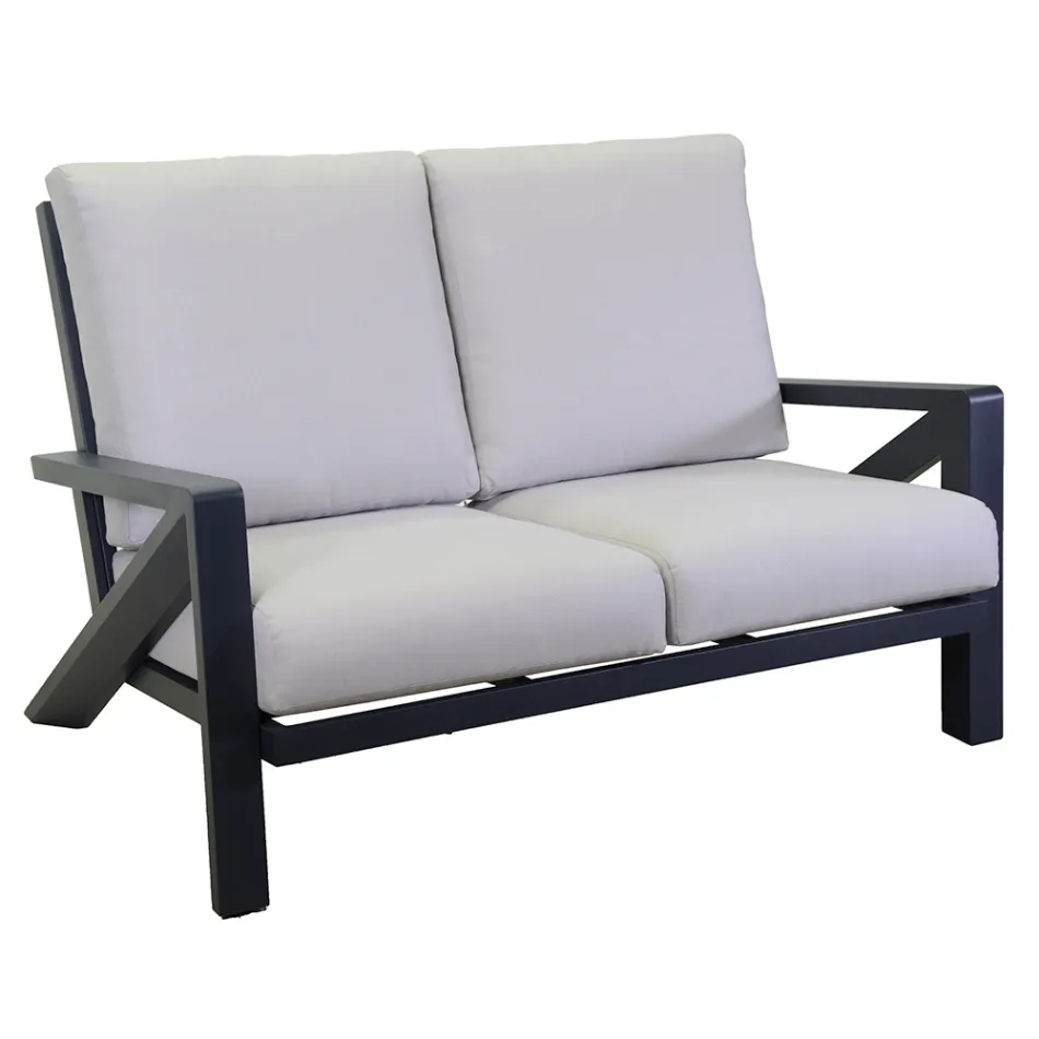 Obývací pokoj sestávající z pohovky, konferenčního stolku a křesel s podnožkou - nástěnka Viadurini