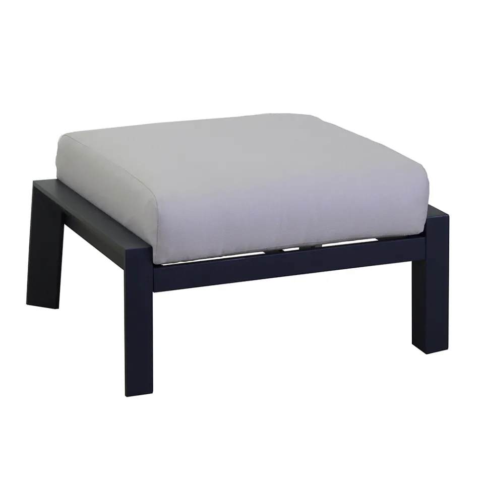 Obývací pokoj sestávající z pohovky, konferenčního stolku a křesel s podnožkou - nástěnka Viadurini