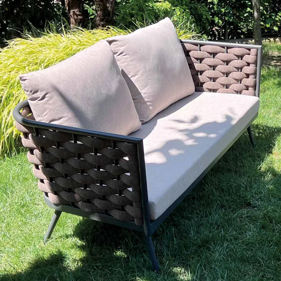 Venkovní obývací pokoj s pohovkou, křeslem a obdélníkovým konferenčním stolkem - Dandelium Viadurini