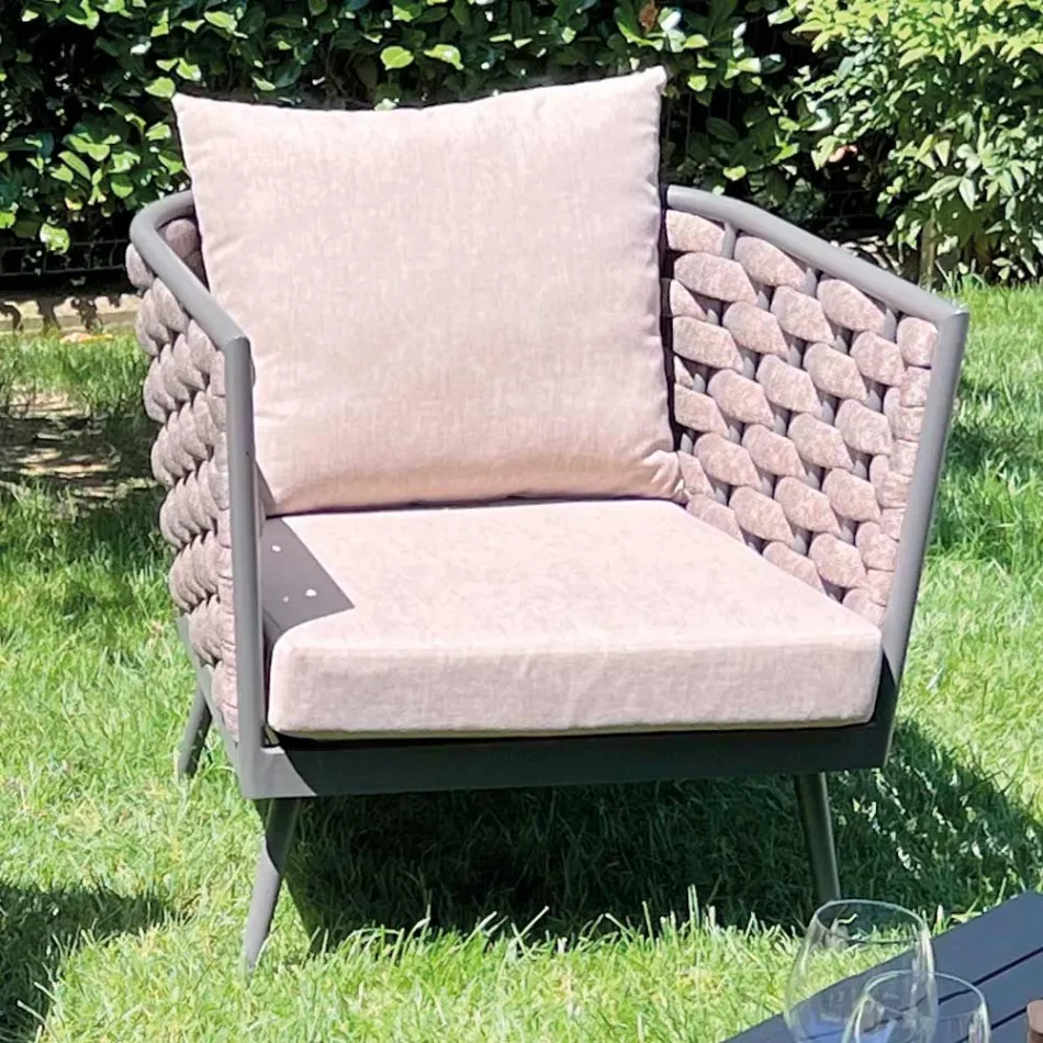 Venkovní obývací pokoj s pohovkou, křeslem a obdélníkovým konferenčním stolkem - Dandelium Viadurini