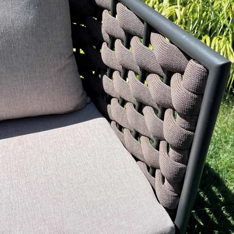 Venkovní obývací pokoj s pohovkou, křeslem a obdélníkovým konferenčním stolkem - Dandelium Viadurini