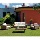 Ratanový zahradní salonek s dřevěným konferenčním stolkem a polštáři - Hugues Viadurini