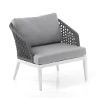 Vnitřní a venkovní obývací pokoj se 2 křesly, 1 pohovkou a 1 konferenčním stolkem - Sortir Viadurini