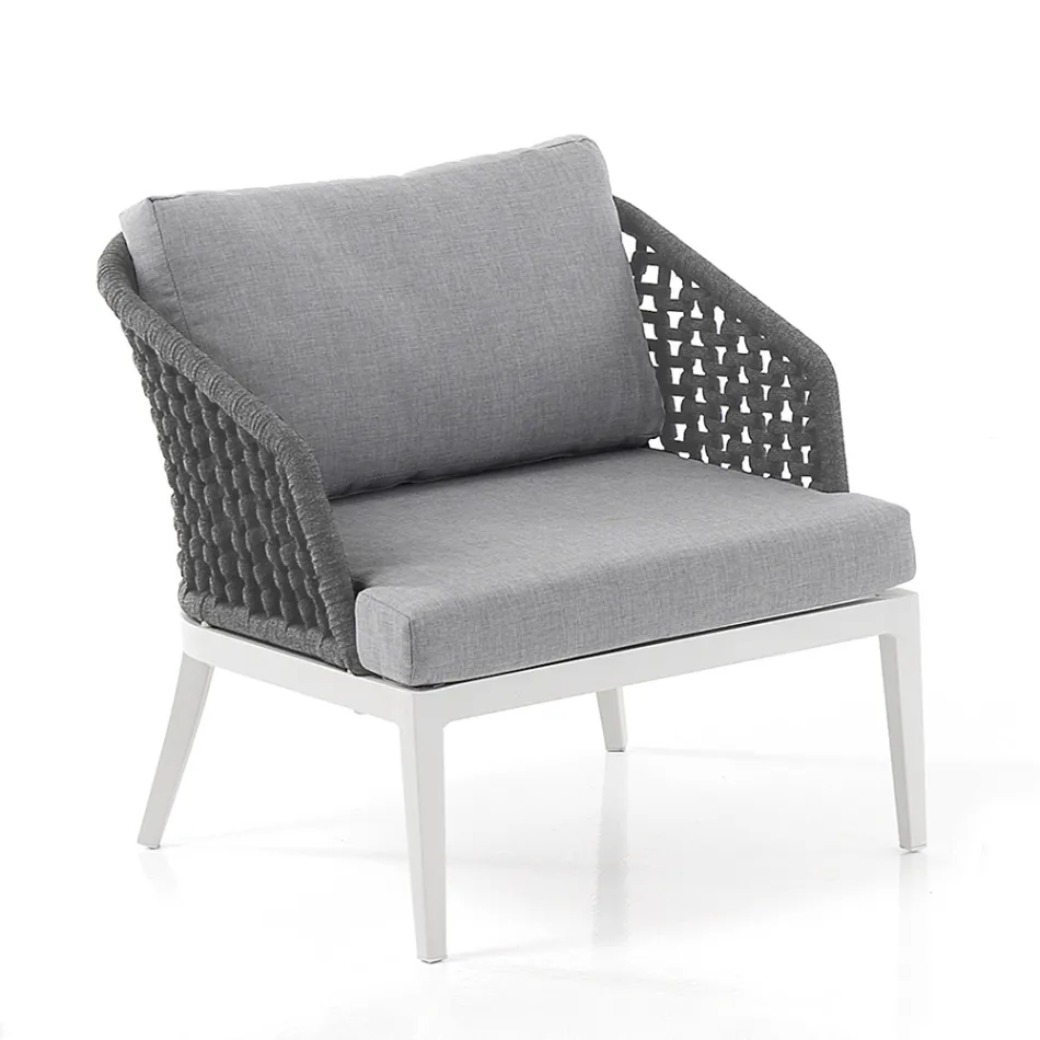 Vnitřní a venkovní obývací pokoj se 2 křesly, 1 pohovkou a 1 konferenčním stolkem - Sortir Viadurini