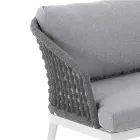 Vnitřní a venkovní obývací pokoj se 2 křesly, 1 pohovkou a 1 konferenčním stolkem - Sortir Viadurini