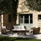 Polyratanový obývací pokoj značky REHAU v různých povrchových úpravách a bílých polštářích - Madness Viadurini