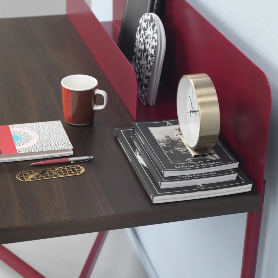 Moderní stůl z barevného kovu a dubového dřeva italského designu - Nadin Viadurini