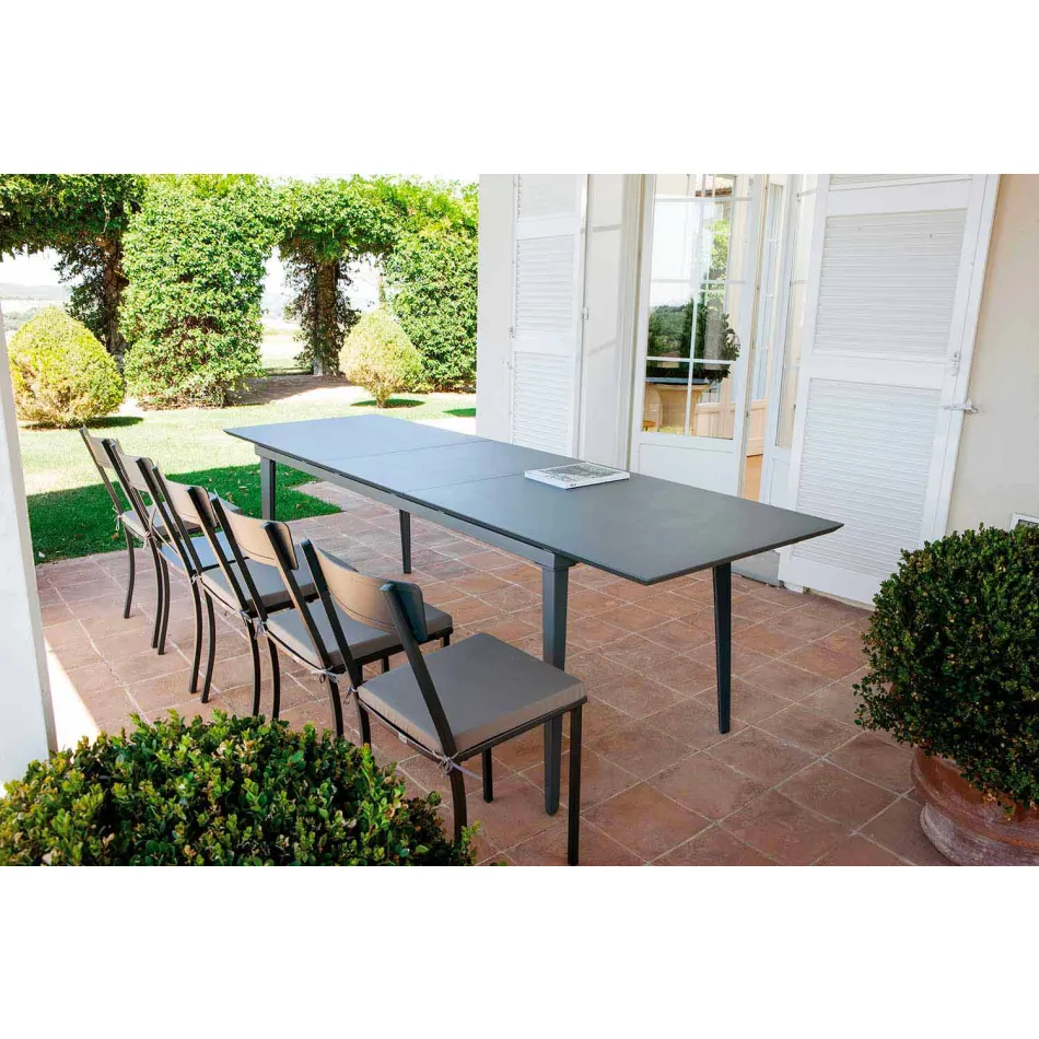 Stohovatelná venkovní židle z lakovaného kovu vyrobená v Itálii, 4 kusy - tyl Viadurini