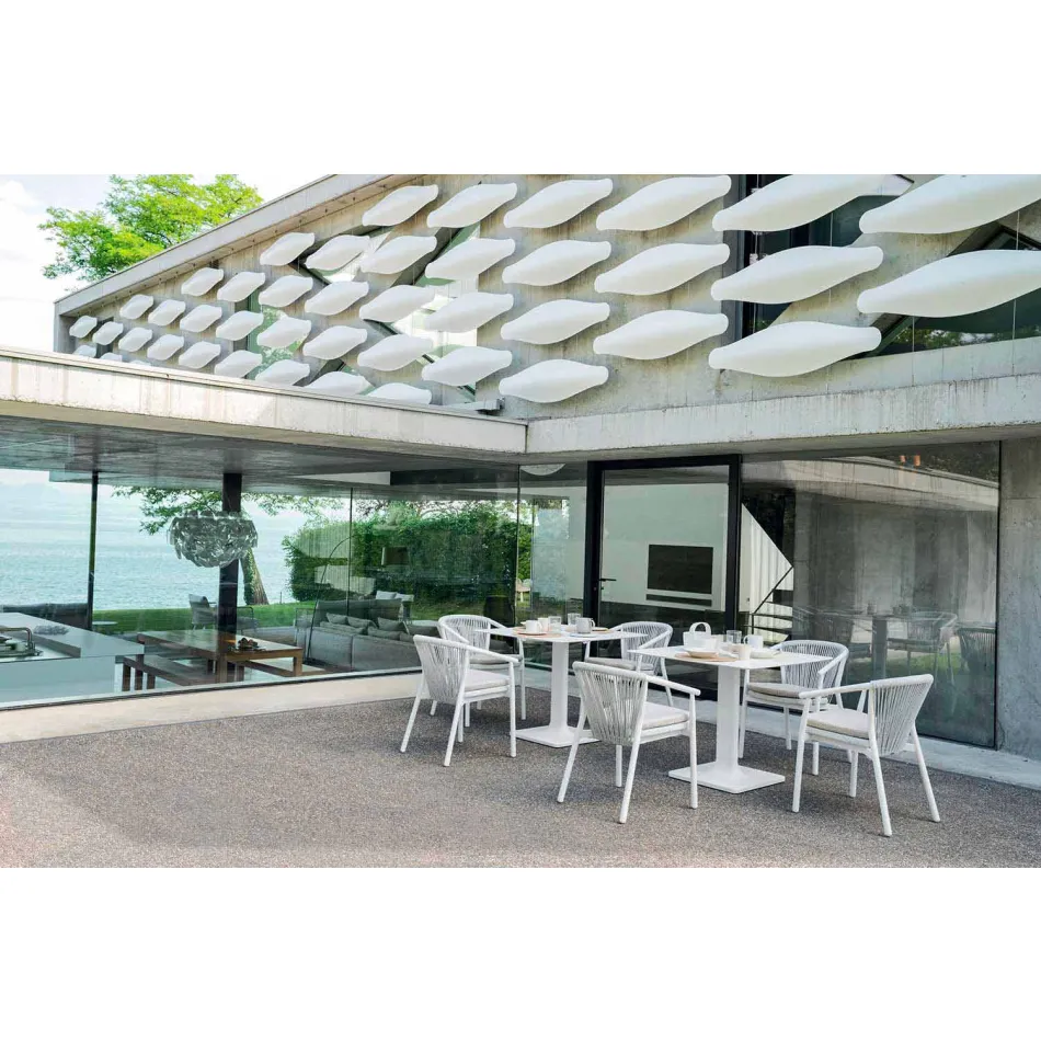 Stohovatelná venkovní židle s polstrovanými područkami H 73cm - Smart by Varaschin Viadurini