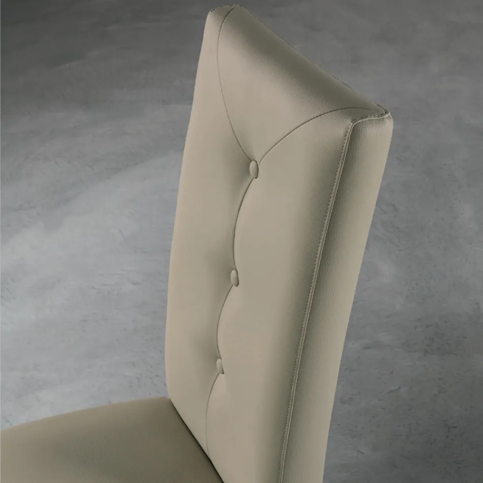 Dřevěná židle a sedák z ekokůže s italskými designovými knoflíky - Mircea Viadurini