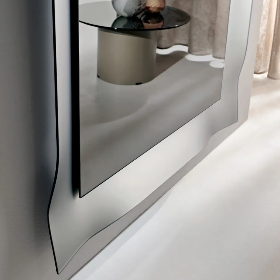 Zrcadlo s tvarovaným rámem dostupné ve 3 velikostech a 2 barvách - Carolina Viadurini