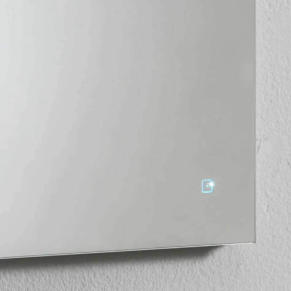 Nástěnné zrcadlo s integrovaným světlem z nerezové oceli vyrobené v Itálii - Tuccio Viadurini