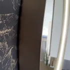 Kulaté nástěnné zrcadlo s kovovým rámem různých barev a LED světlem - Renga Viadurini