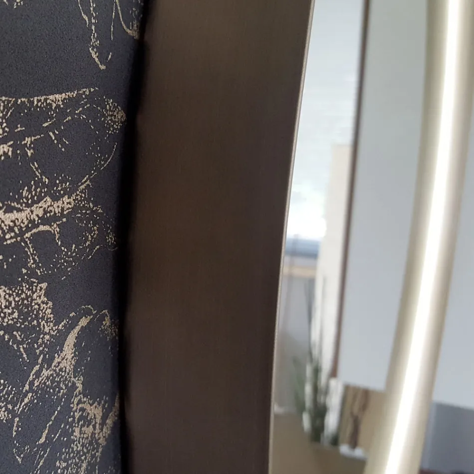 Kulaté nástěnné zrcadlo s kovovým rámem různých barev a LED světlem - Renga Viadurini