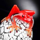 Pravá barevná figurka ve tvaru vejce se žábou vyrobená v Itálii - Huevo Viadurini