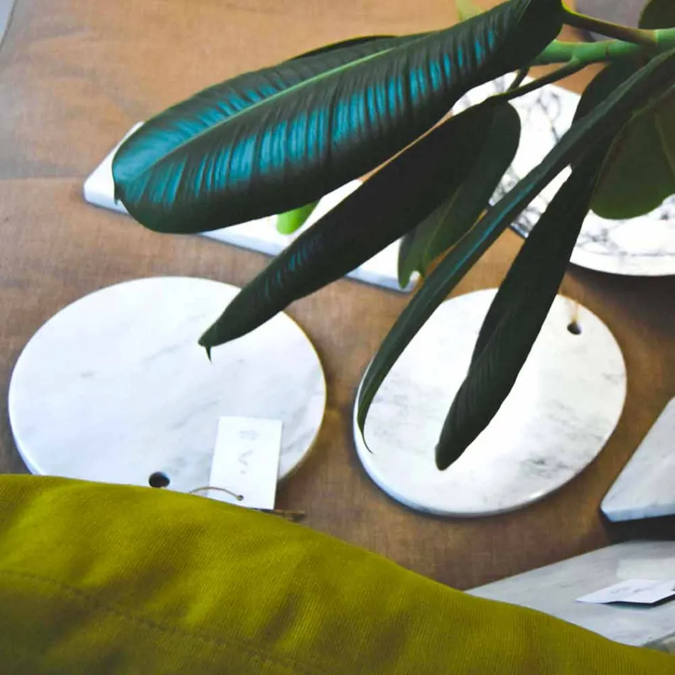 Kulatý design Bílé mramorové krájecí desky Carrara vyrobené v Itálii - Masha Viadurini