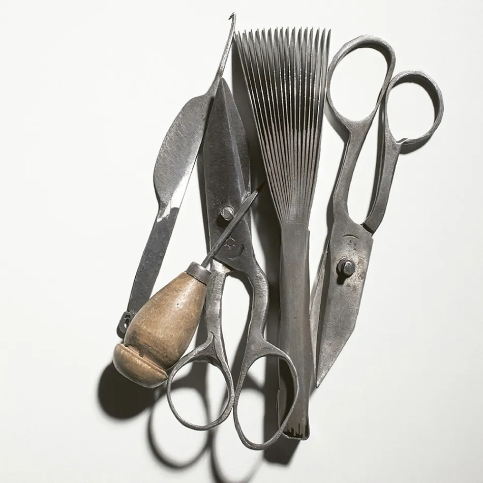 Ručně vyráběný vlněný koberec s dlouhým vlasem ručně vázaný v Türkiye - Benedetta Viadurini