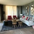 Ručně vyráběný vlněný koberec s dlouhým vlasem ručně vázaný v Türkiye - Benedetta Viadurini