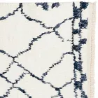 Ručně vyráběný vlněný koberec s dlouhým vlasem ručně vázaný v Türkiye - Benedetta Viadurini