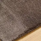 Velká barevná vlna a hedvábný koberec s moderním designovým pásem - směs Viadurini