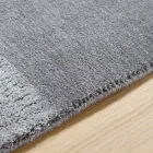 Velká barevná vlna a hedvábný koberec s moderním designovým pásem - směs Viadurini