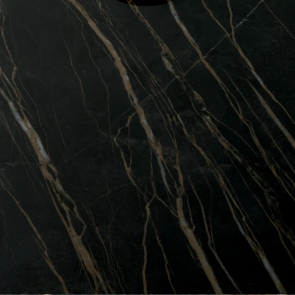 Vysoký čtvercový konferenční stolek ze šikmého kovu a matné keramické desky - Coriko Viadurini