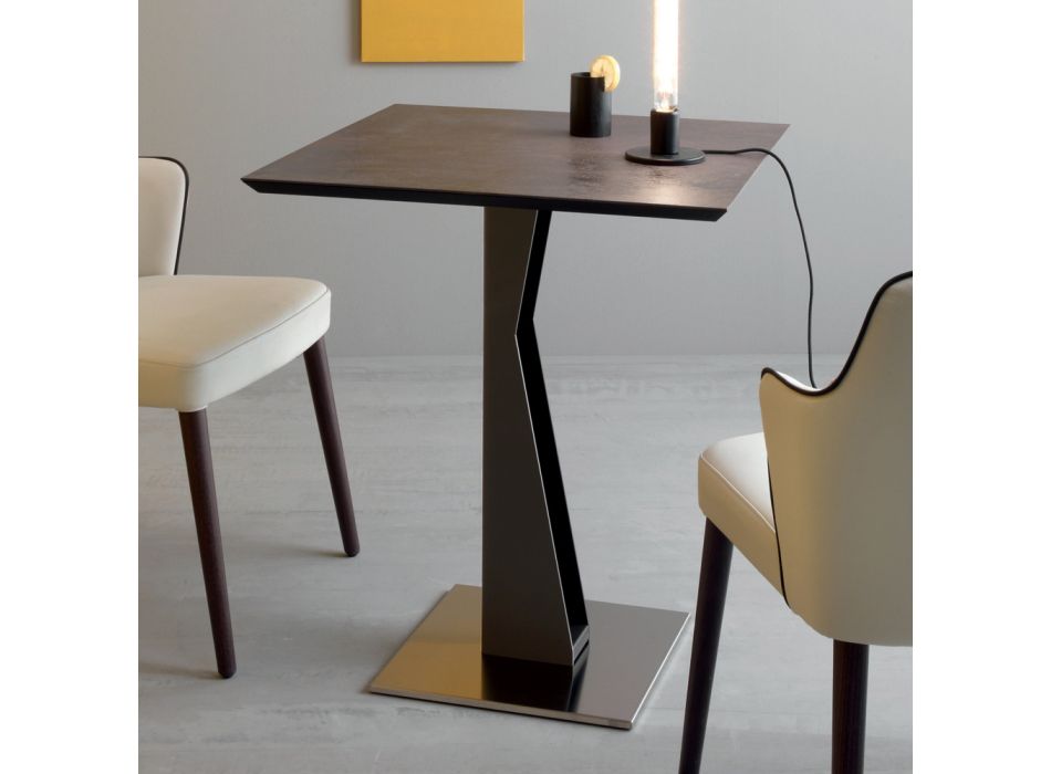 Vysoký čtvercový konferenční stolek ze šikmého kovu a matné keramické desky - Coriko Viadurini