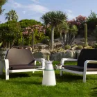 Slide Peak nízký stůl (H50) polyetylen a sklo vyrobené v Itálii Viadurini