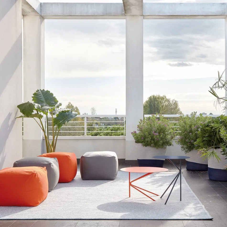 Vysoce kvalitní barevný kovový konferenční stolek vyrobený v Itálii - Olesya Viadurini