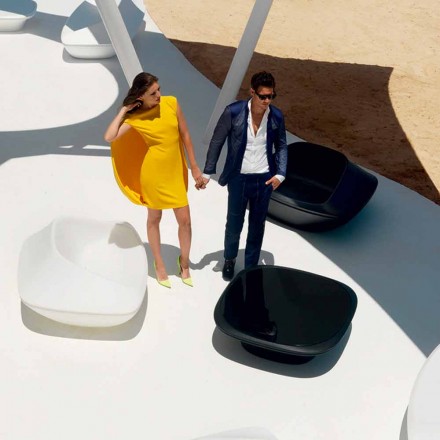 Moderní zahradní stůl Ufo 100x100 cm od firmy Vondom, z polyethylenu Viadurini