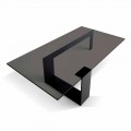 Moderní konferenční stolek s uzenou skleněnou deskou a kovovou základnou vyrobené v Itálii - Scoby