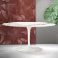 Konferenční stolek Saarinen Tulip oválný, výška 41 cm, keramika Florim Statuario matná - šarlatová