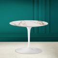 Konferenční stolek Tulip Eero Saarinen H 41 v keramické calacattské starožitné bílé - šarlatové
