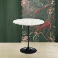 Kulatý konferenční stolek Tulipán Eero Saarinen H 52 z carrarského mramoru Made in Italy - Scarlet