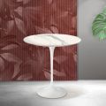 Konferenční stolek Saarinen Tulip V 52 cm z matné keramiky Florim Statuario - šarlatová