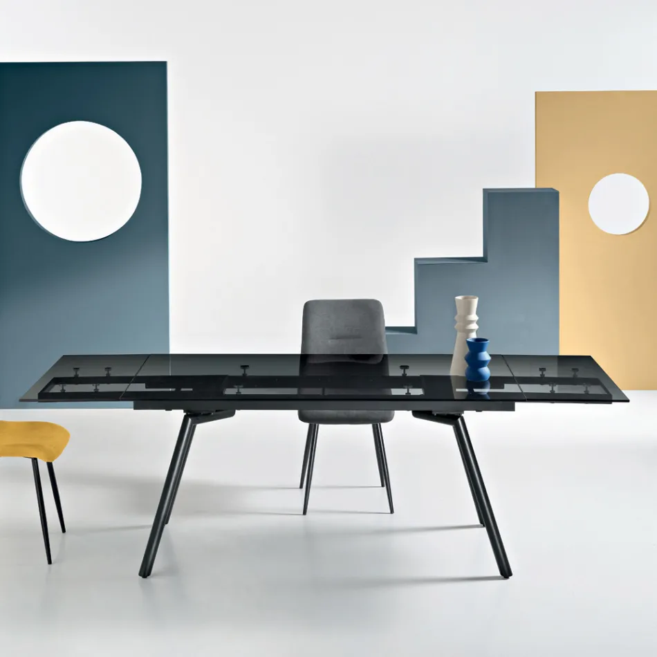 Rozkládací stůl 160/240x91 cm z kouřového skla a černé kovové podnože - sloup Viadurini