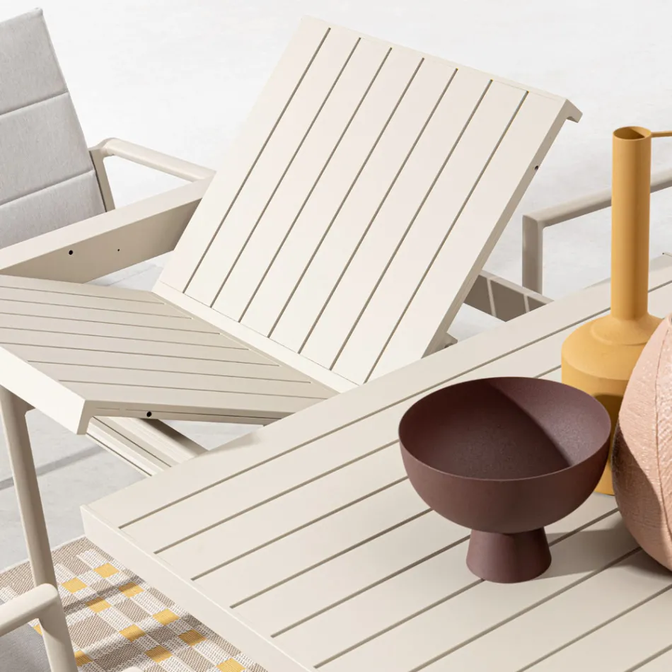 Rozkládací stůl na 240 cm z práškově lakovaného hliníku - barva Viadurini