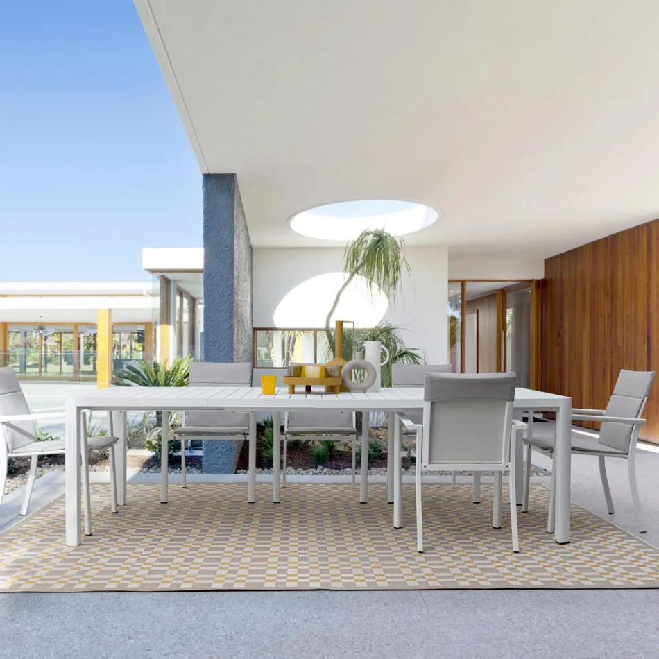 Rozkládací stůl na 240 cm z práškově lakovaného hliníku - barva Viadurini