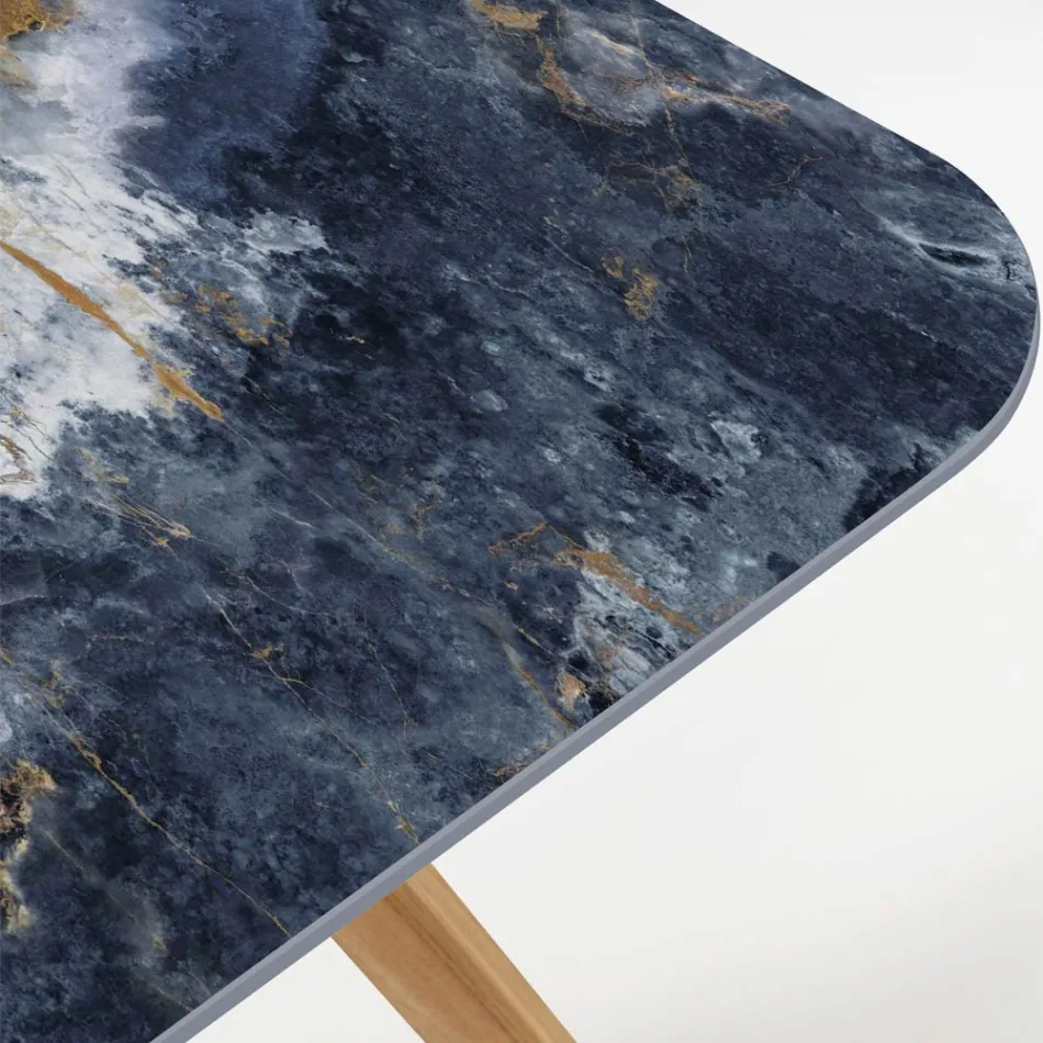 Venkovní stůl s dřevěnou základnou a oceánově modrou keramickou deskou - Infinity Viadurini