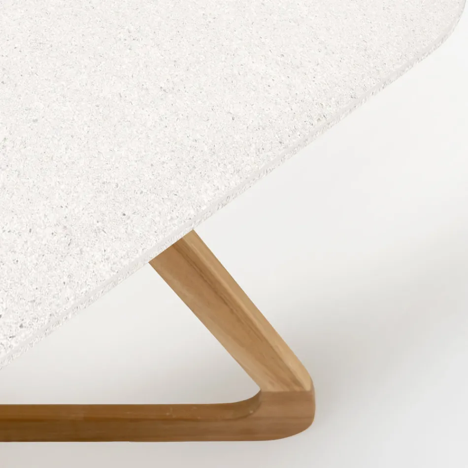 Venkovní stůl s dřevěnou základnou a keramickou deskou Terrazzo White - Infinity Viadurini